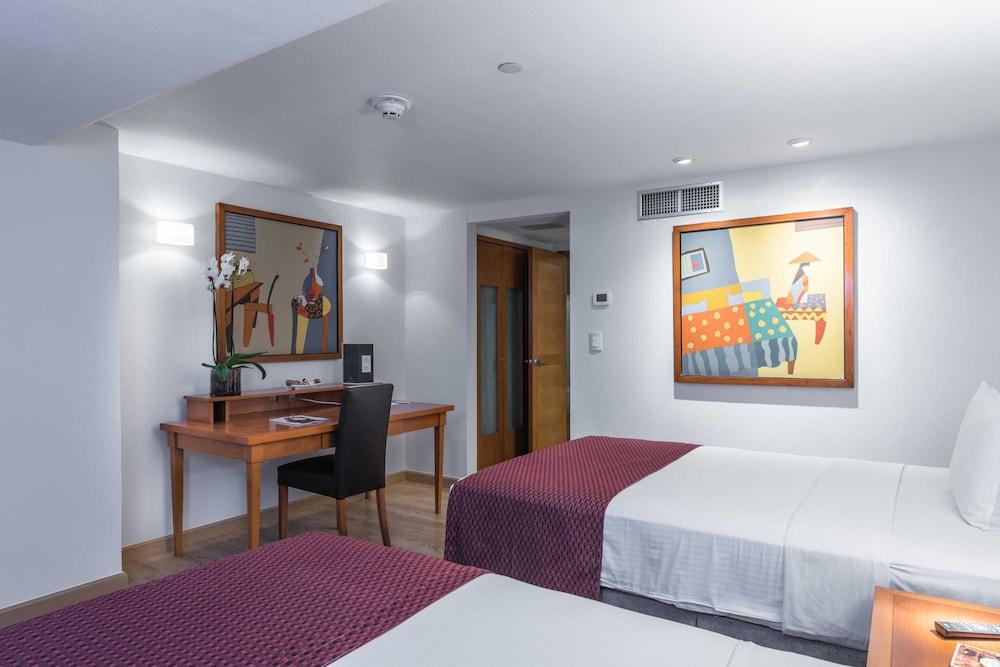 Eurostars Zona Rosa Suites Мехіко Екстер'єр фото A room at the hotel