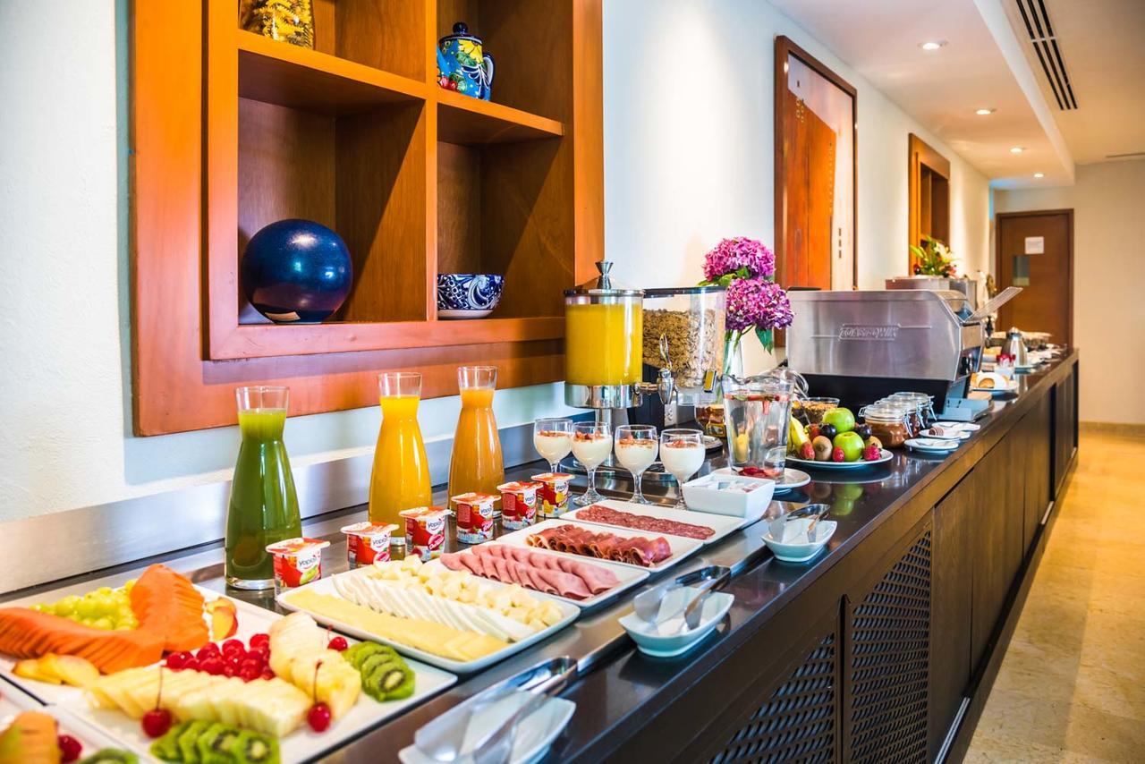 Eurostars Zona Rosa Suites Мехіко Екстер'єр фото A buffet at a hotel
