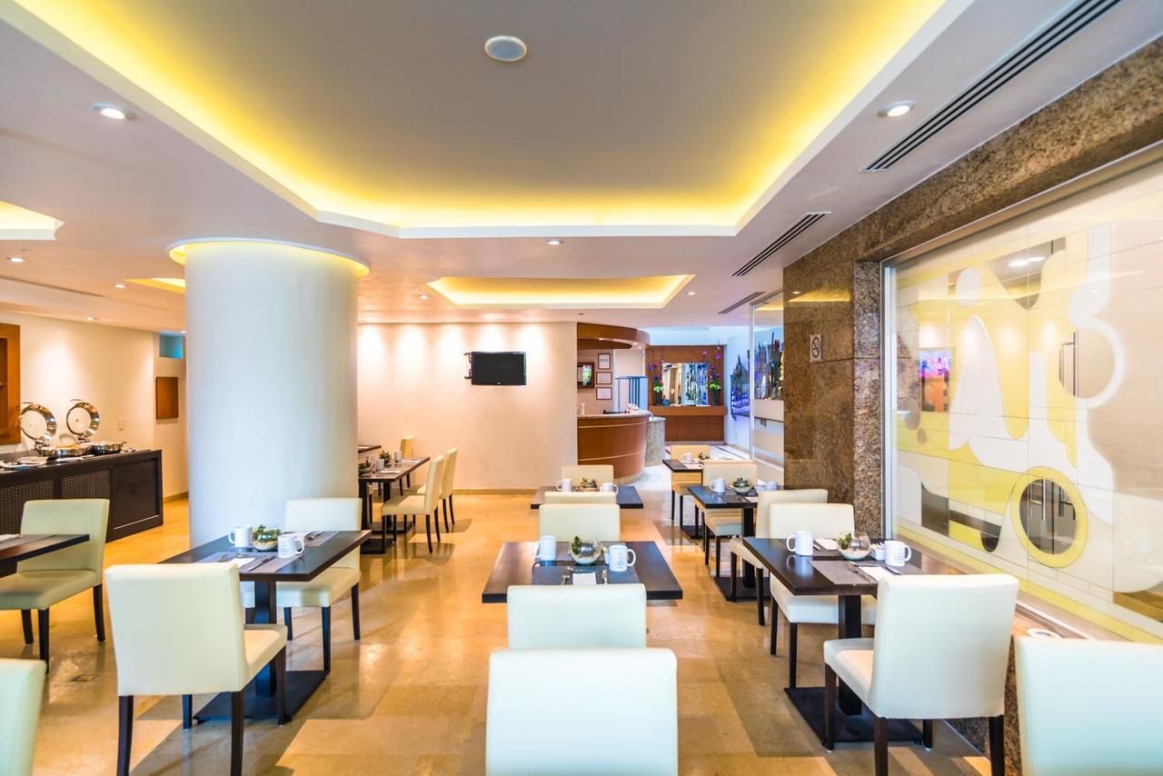 Eurostars Zona Rosa Suites Мехіко Екстер'єр фото The lounge at the airport