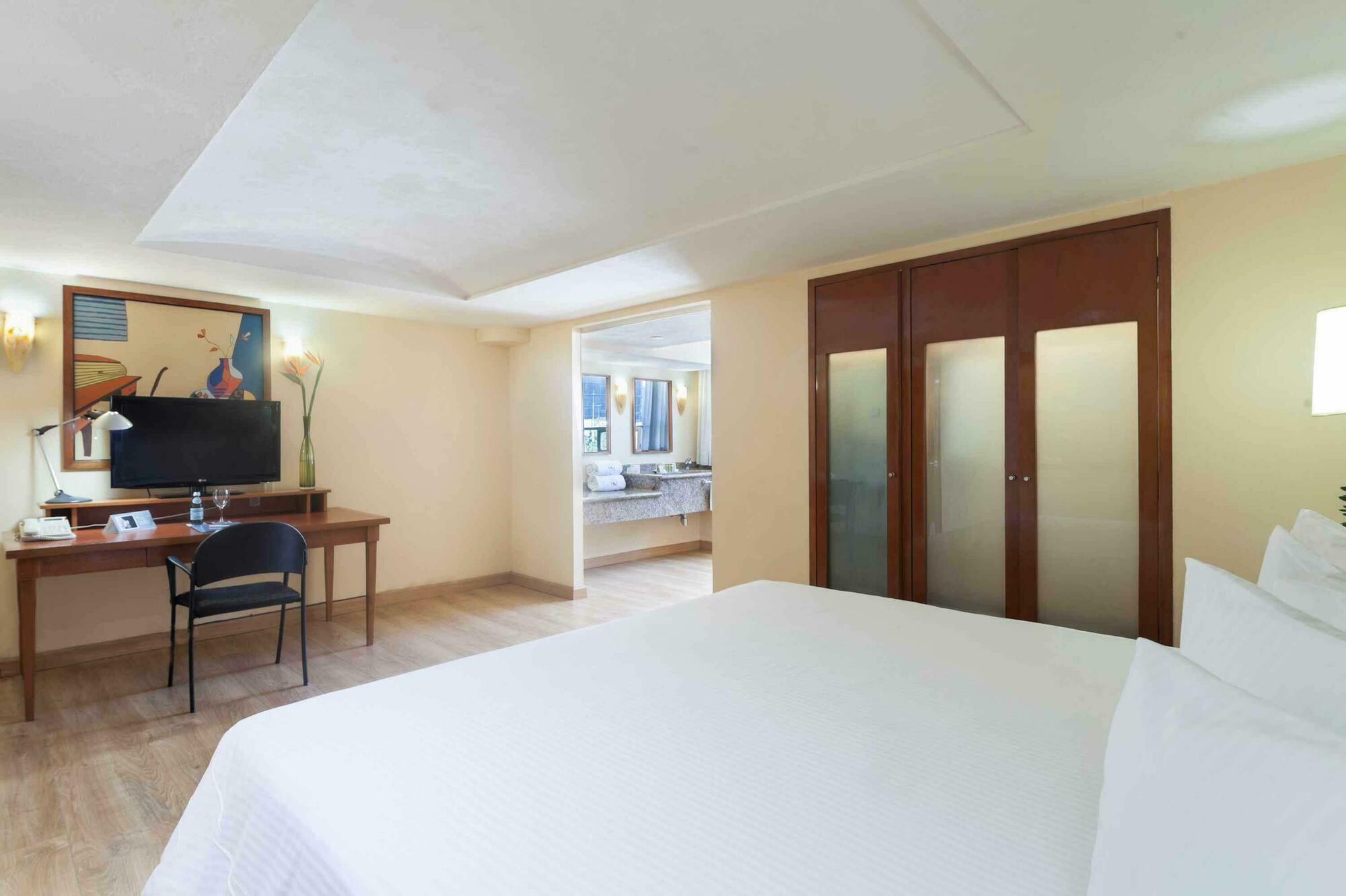 Eurostars Zona Rosa Suites Мехіко Номер фото Suite